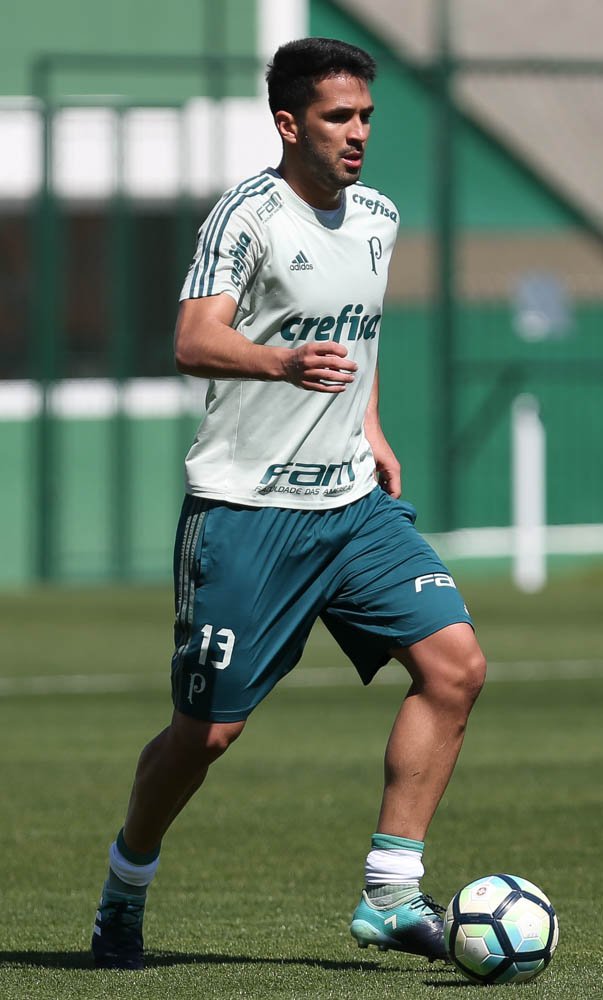 Cuca comanda mais um coletivo e intensifica ensaios visando Atlético-MG