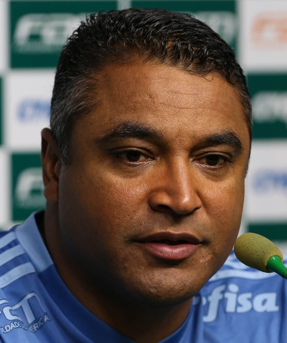 Roger mira clássico contra Corinthians e exalta rendimento fora de casa do Verdão