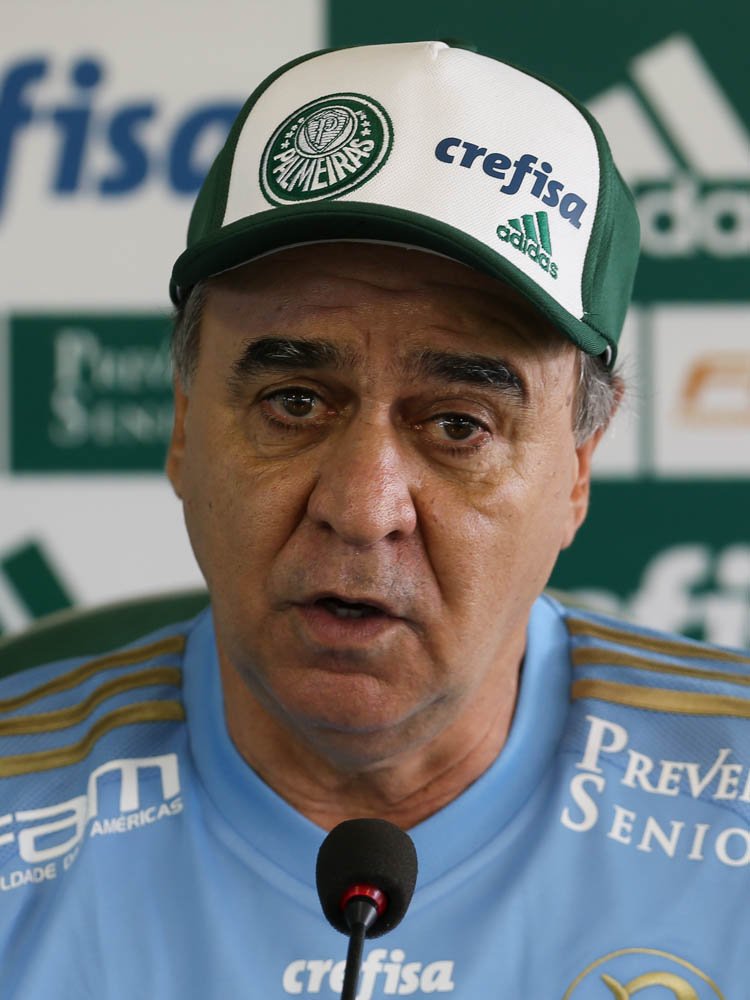 Oliveira exalta vitória no clássico, mas alerta: ‘Jogou menos do que poderia’