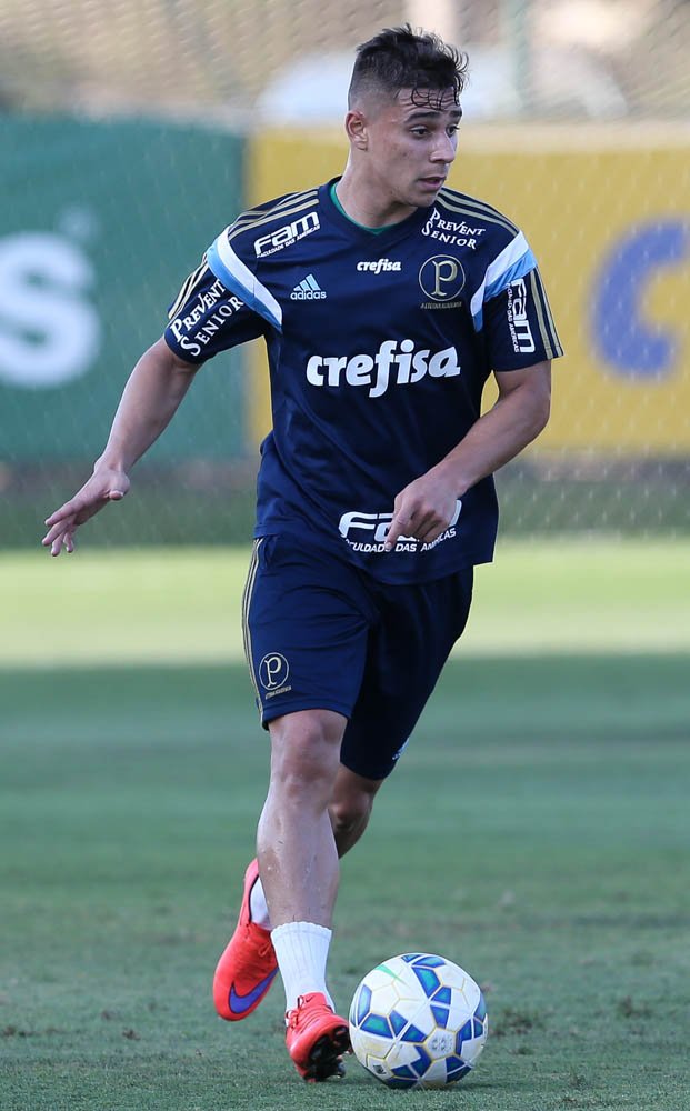 Após vitória, reservas fazem campo reduzido; titulares se recuperam