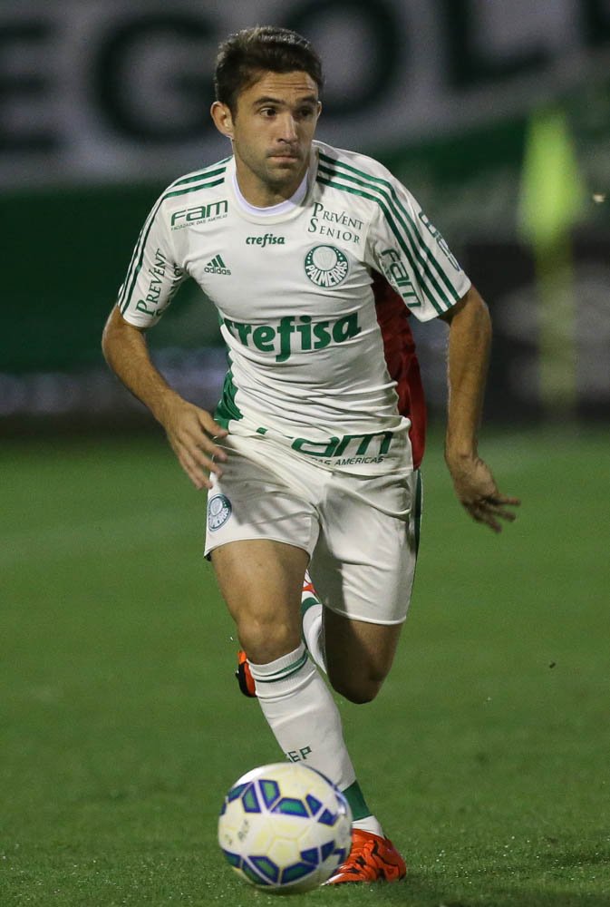 Palmeiras vence Avaí em Santa Catarina e dorme no G-4