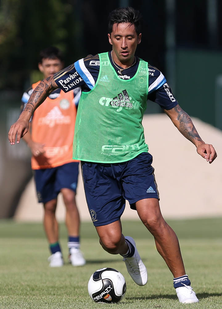 Palmeiras faz treino coletivo e ensaia jogadas visando estreia no Paulistão