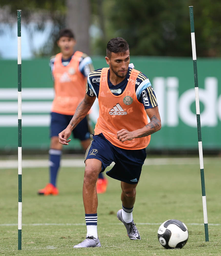 Palmeiras: Cleiton Xavier treina com bola pela primeira vez após lesão na panturrilha