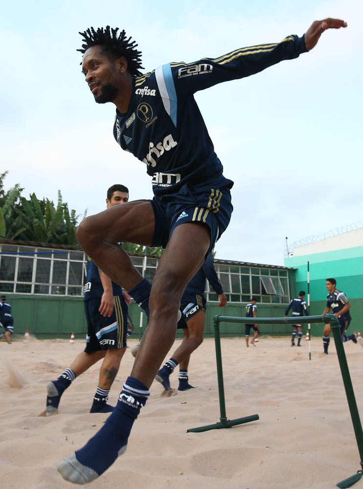 Palmeiras fecha quinta de treino em dois períodos com caixa de areia