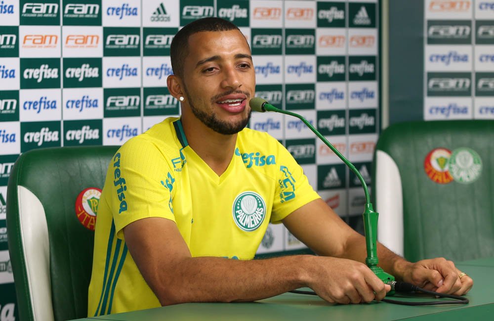 Após 12º gol, V. Hugo mira jogo 100 e elogia torcida em Curitiba: ‘Paredão verde’