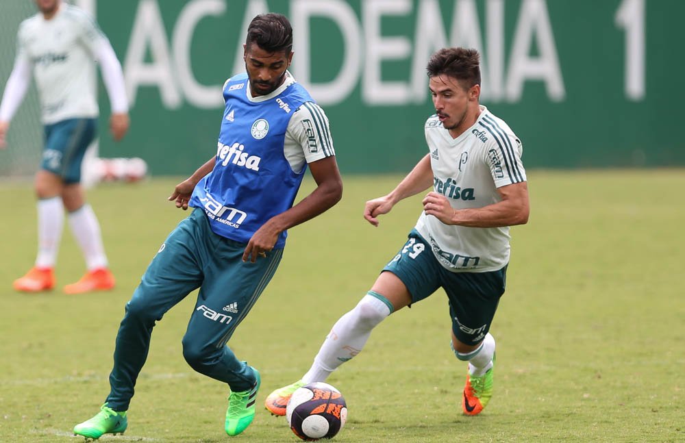 Cuca ensaia bolas paradas e faz recreativo antes de viagem a Chapecó-SC