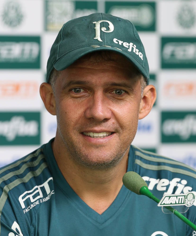 Baptista pede ‘algo a mais’ por vitória em Campinas e alerta: ‘Jogo da vida deles’