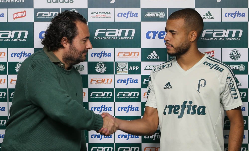 Mayke reverencia Palmeiras em apresentação e elogia técnico Cuca: ‘É um paizão’