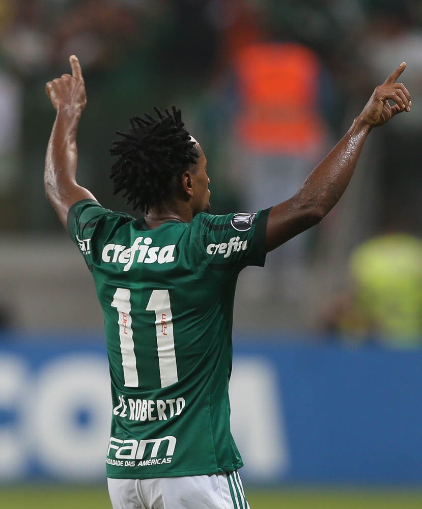 Zé Roberto faz golaço e se torna o jogador mais velho a marcar na Libertadores