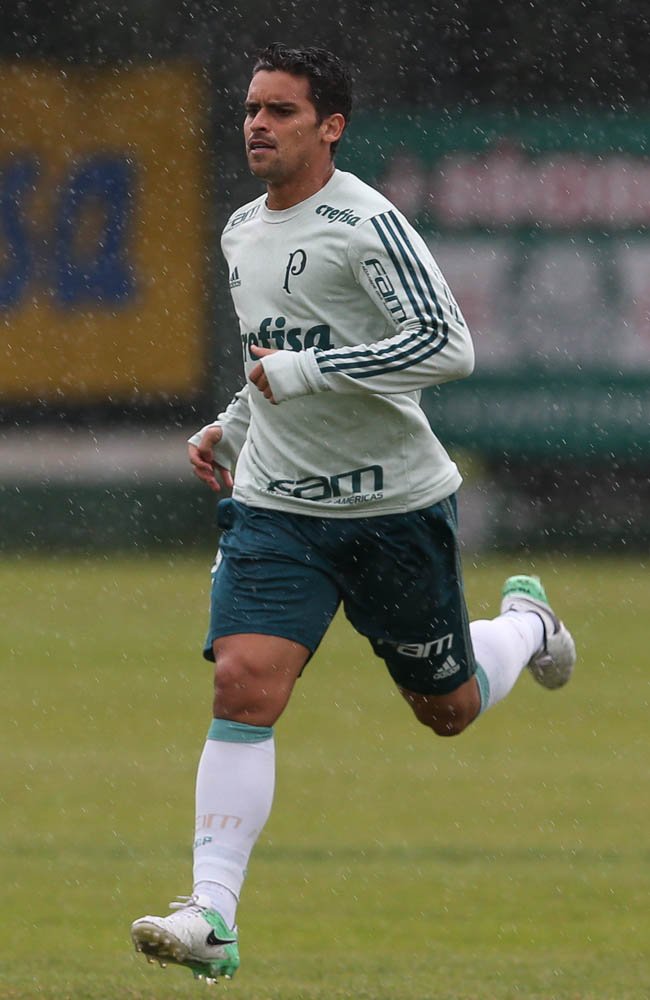 Reservas fazem treino técnico na chuva; Jean realiza transição no campo