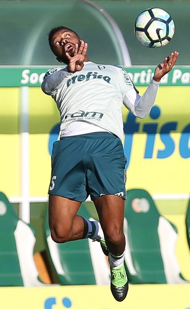 Com Deyverson, Palmeiras faz treino técnico na Academia de Futebol