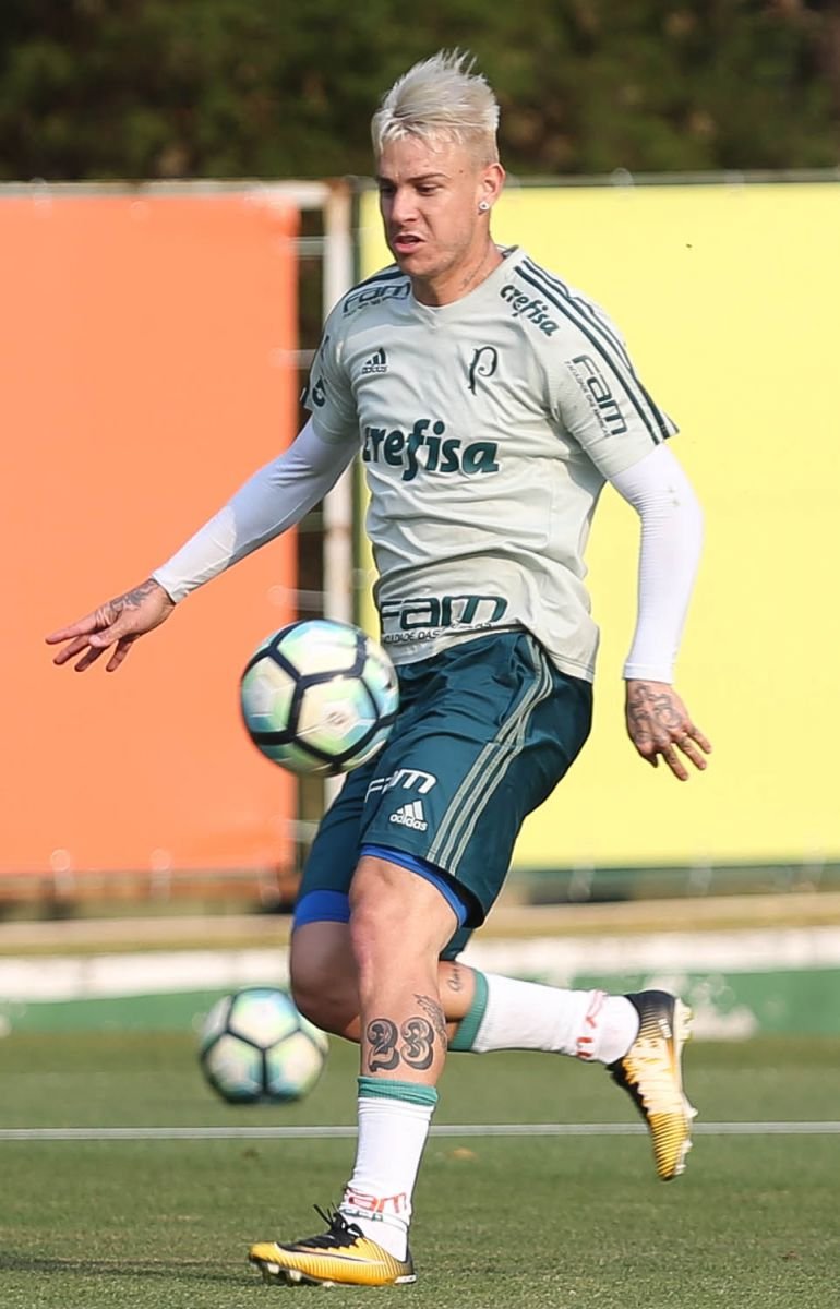 Verdão se reapresenta na Academia com Arouca treinando com bola