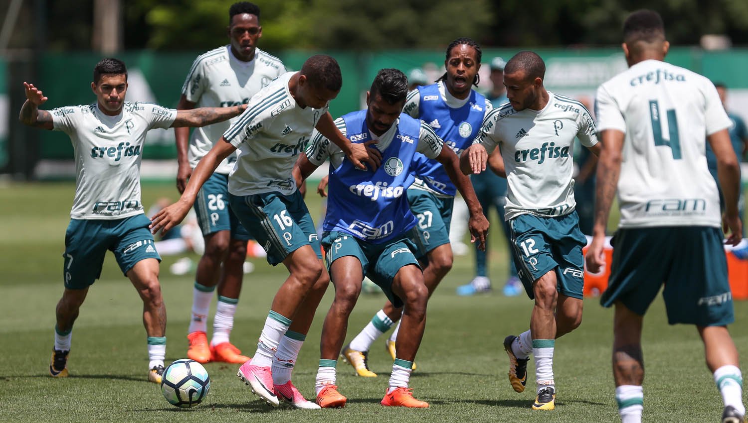 Na Academia, Valentim comanda treino tático visando duelo com o Cruzeiro
