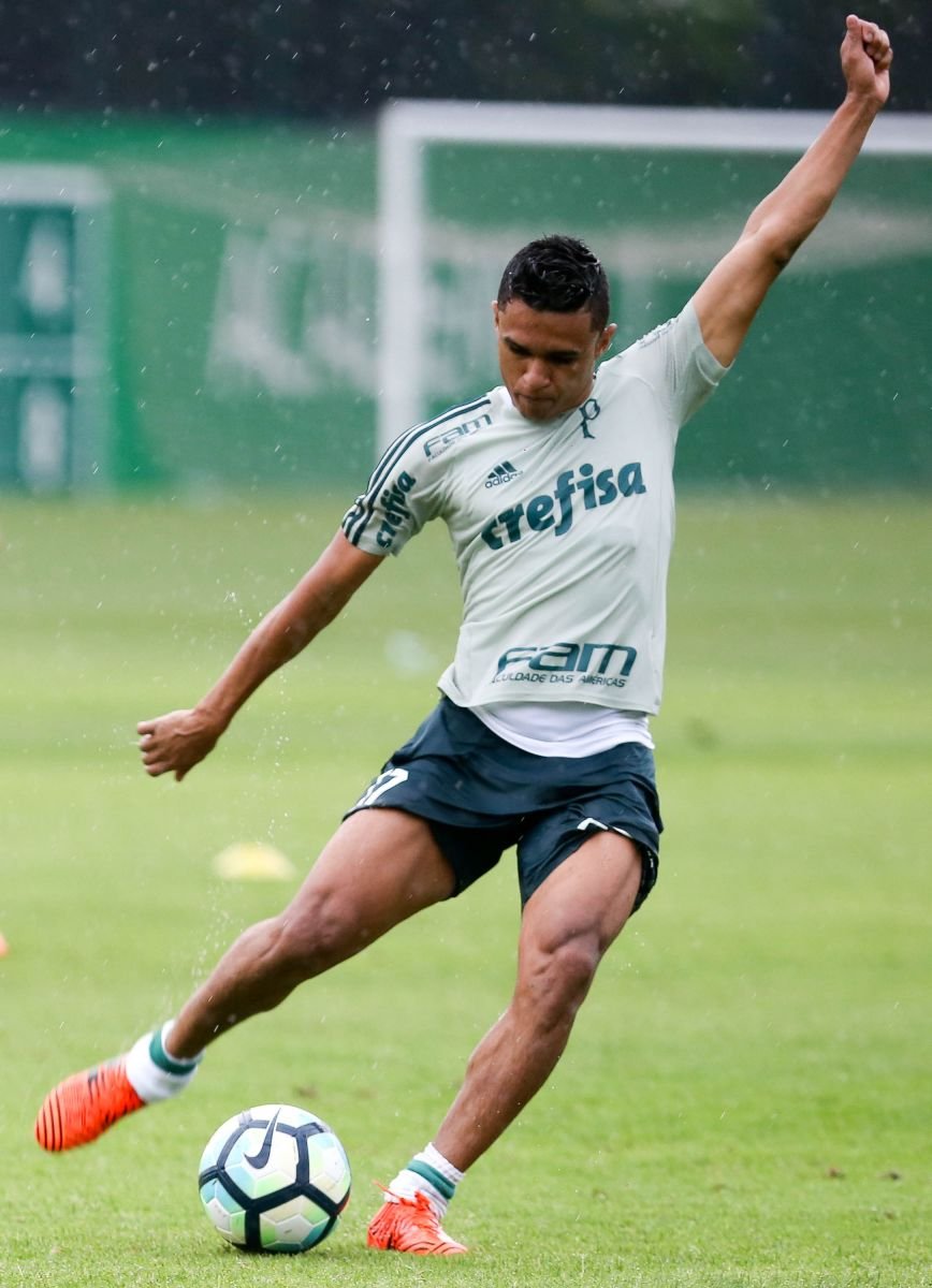 Com dois gols de Deyverson, Verdão vence jogo-treino na Academia de Futebol