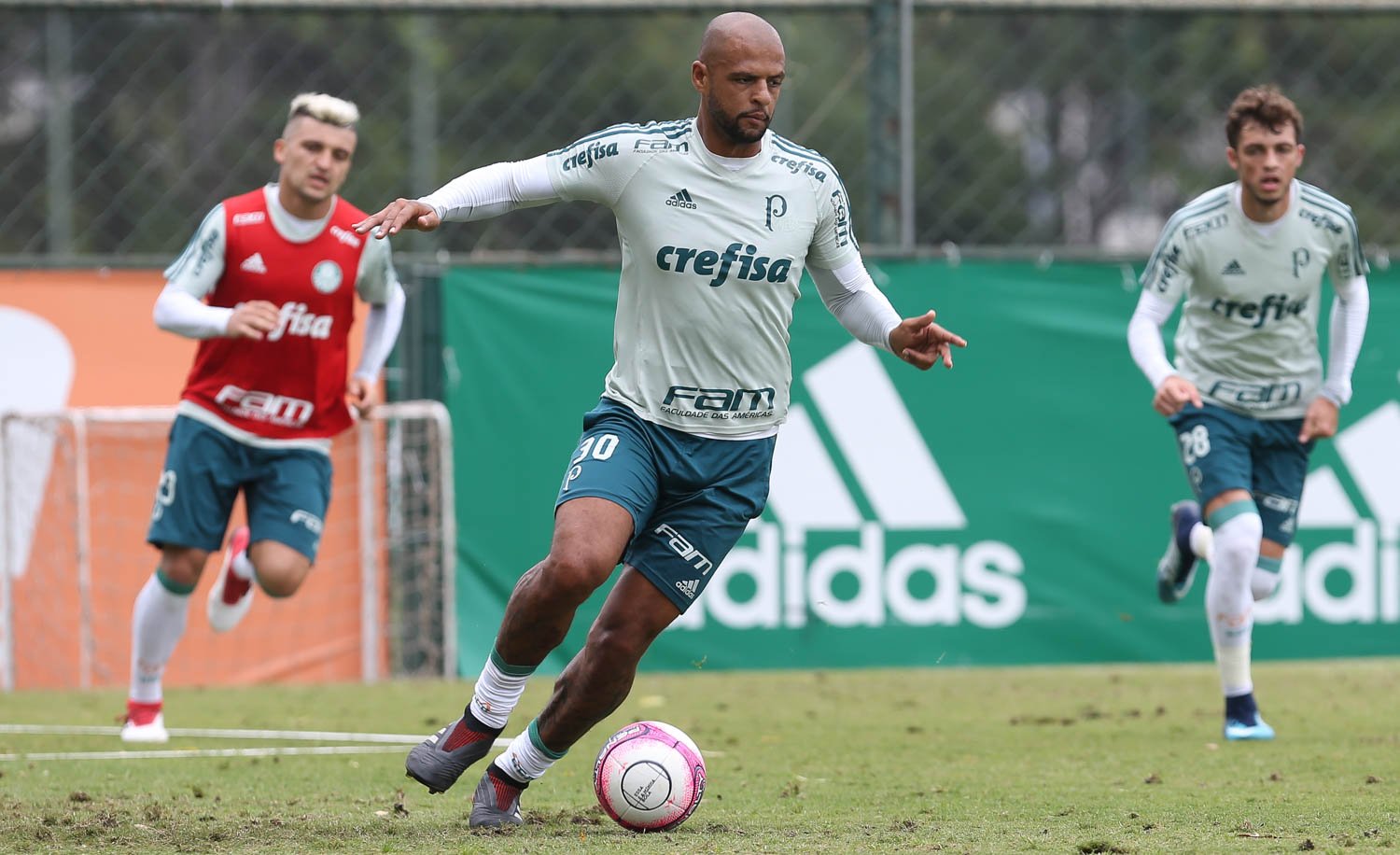Na Academia de Futebol, Palmeiras faz último treino antes de duelo com Bragantino