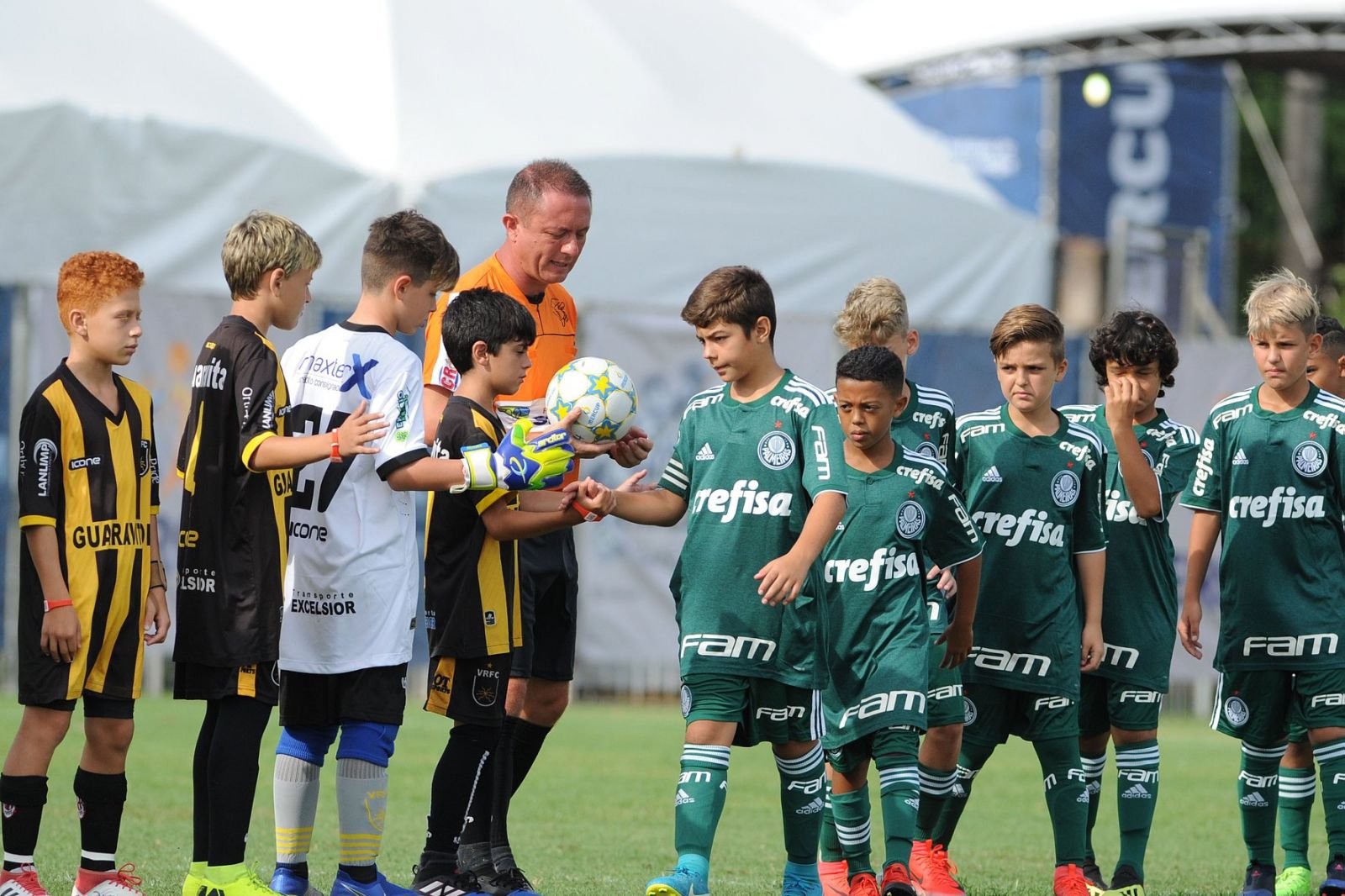 Sub-11 faz grande campanha, mas deixa Ibercup na semifinal contra o Manchester City