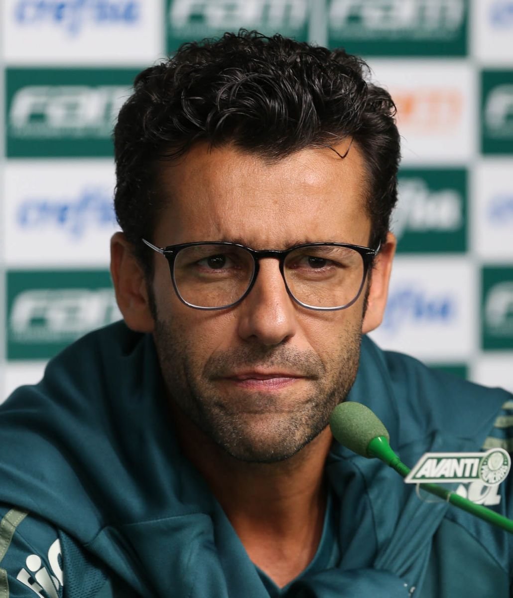 Valentim nega empolgação com sequência vitoriosa e mira duelo com Cruzeiro