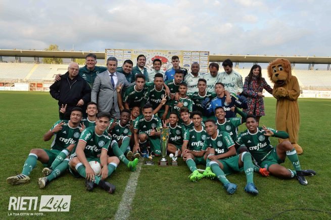 Abençoado pelo Papa, Sub-17 do Palmeiras é campeão da Scopigno Cup na Itália