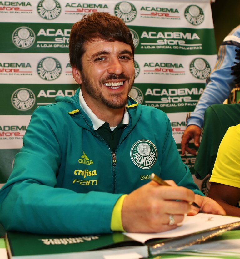 Com Prass e Zé Roberto, loja oficial recebe lançamento de livro da Copa do Brasil