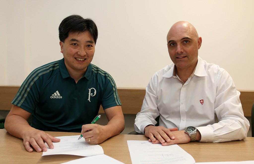Palmeiras e Hugo Hoyama reafirmam parceria no tênis de mesa do clube