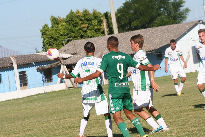 Sub-17 empata com a Chapecoense e mantém invencibilidade na Copa Santiago