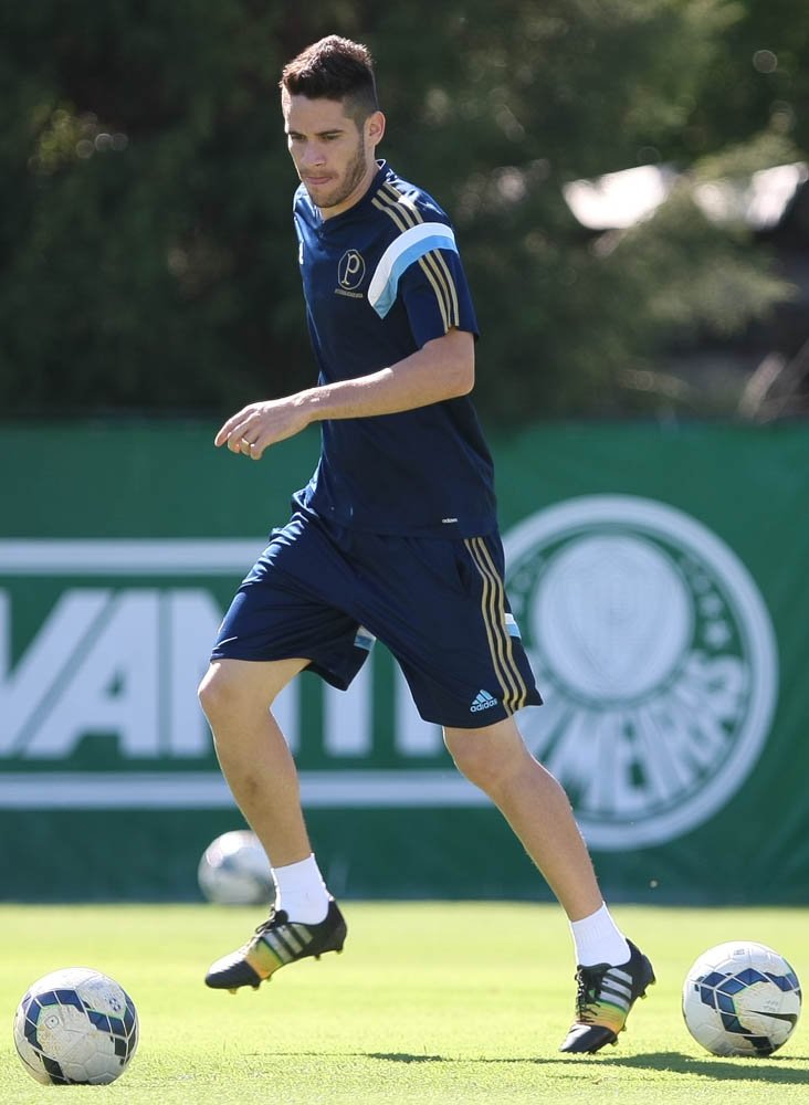 Oliveira mira decisão contra Atlético-PR e afirma: ‘Confio em nosso trabalho’