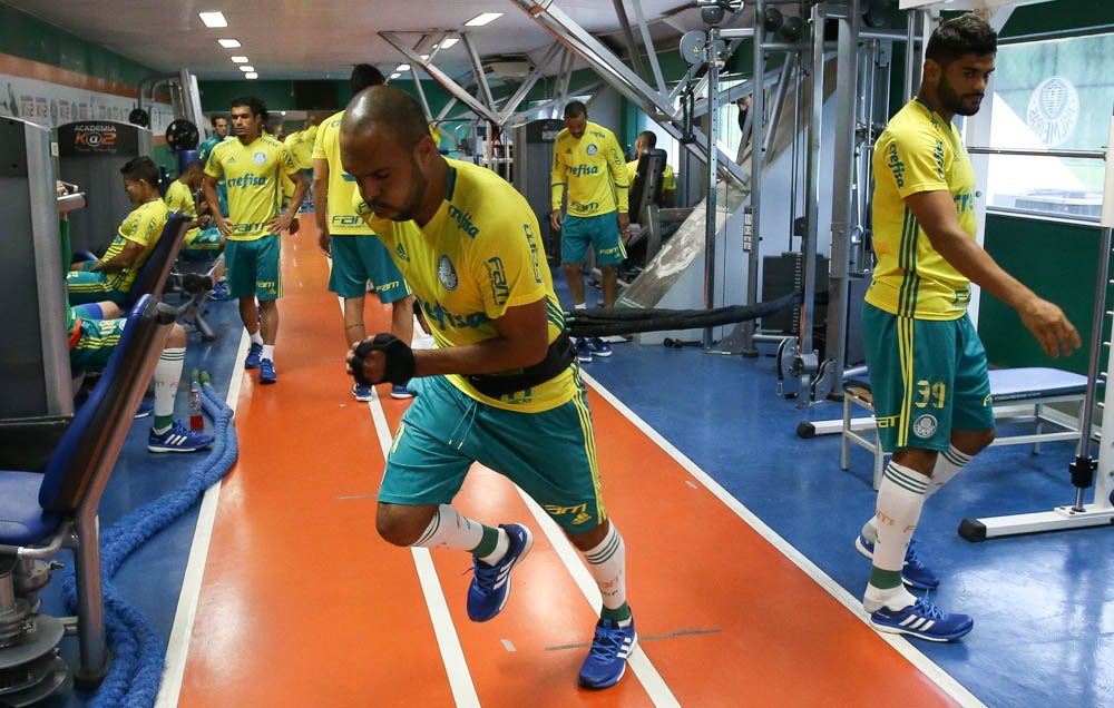 Elenco começa quarta com trabalhos de força na sala de musculação