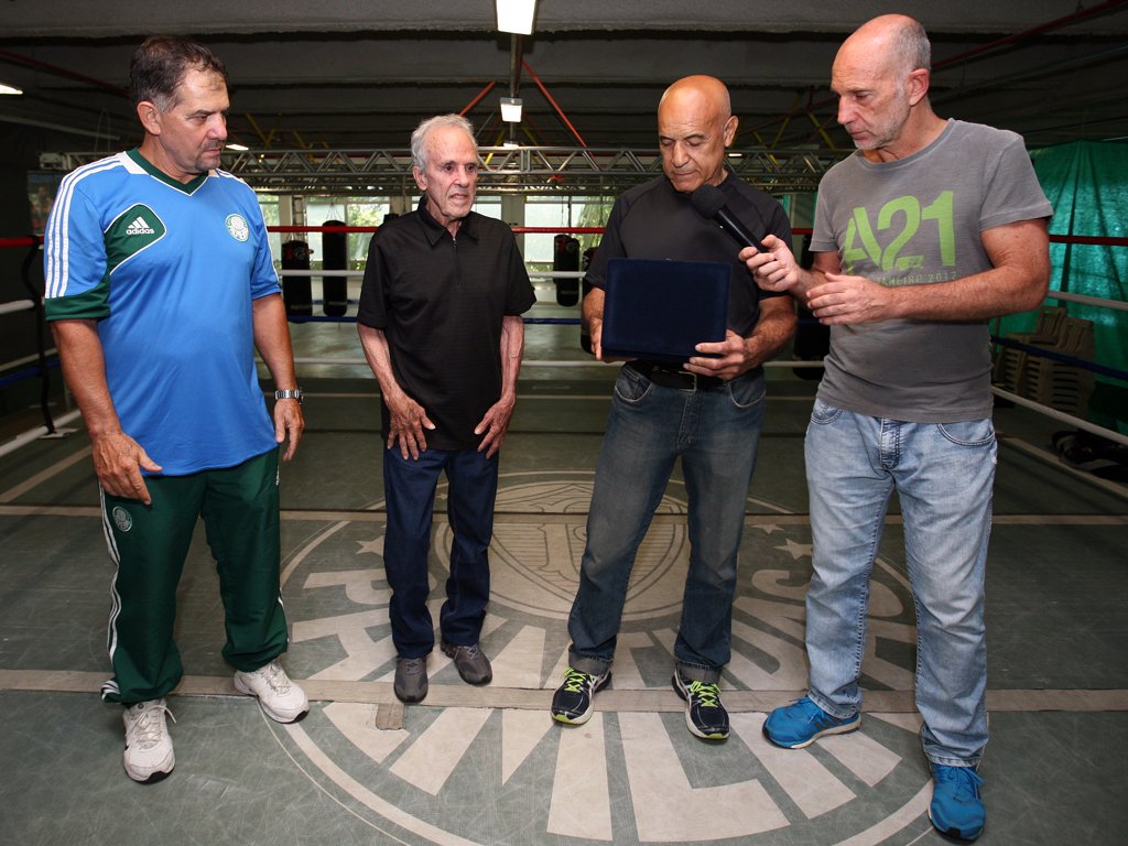 ESPORTES: Com campeões Eder Jofre e Miguel de Oliveira, Verdão recebe aula especial de boxe