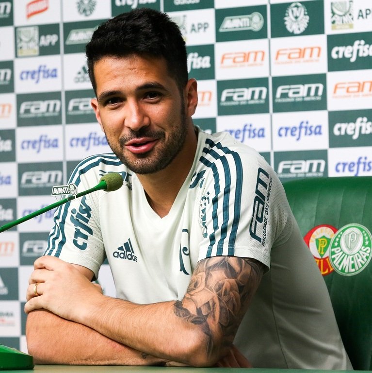 Luan exalta evolução do time e mira título do Brasileirão: ‘Tudo pode acontecer’