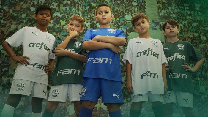 PUMA lança uniforme para Academia de Futebol com jogadores e alunos