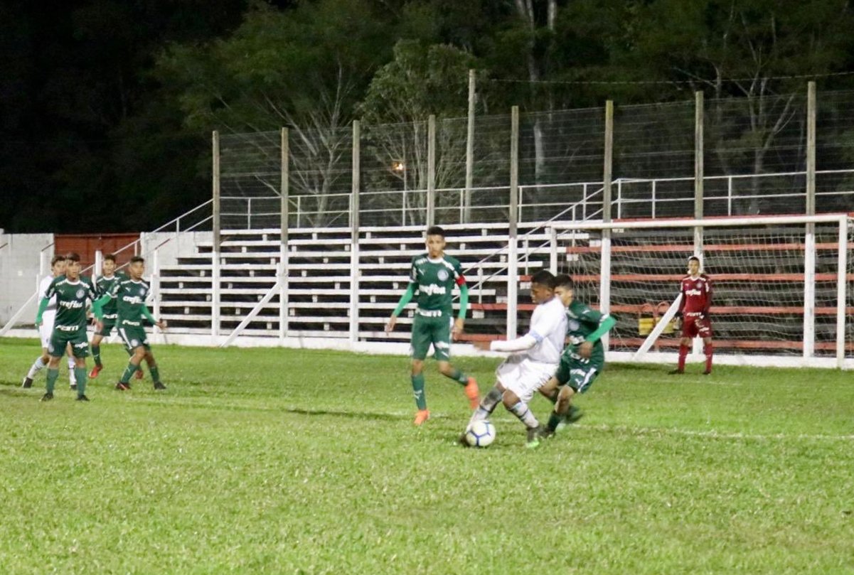 Sub-14 goleia o Independiente por 7 a 0 e fecha primeira fase do EFIPAN invicto