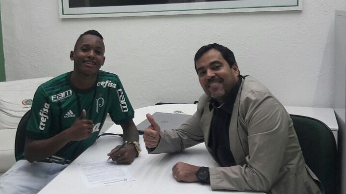 Atacante Fernando, um dos destaques do Sub-20, renova contrato com o Palmeiras