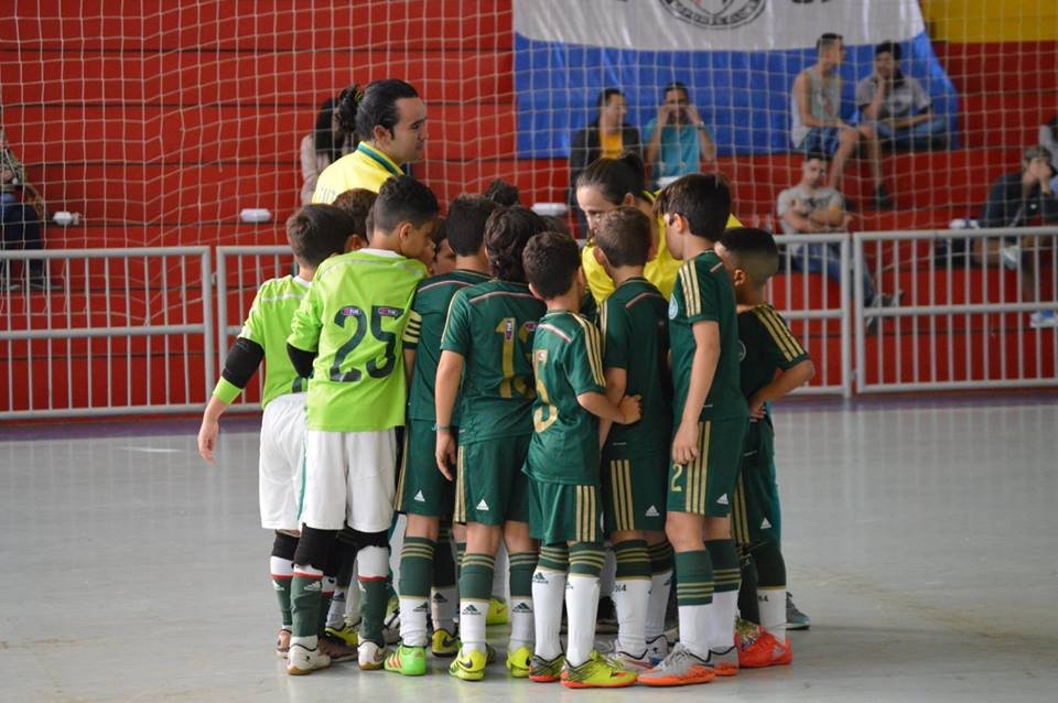 Sub-8 e Sub-9 do Verdão vencem pelas oitavas de final do Estadual de Futsal