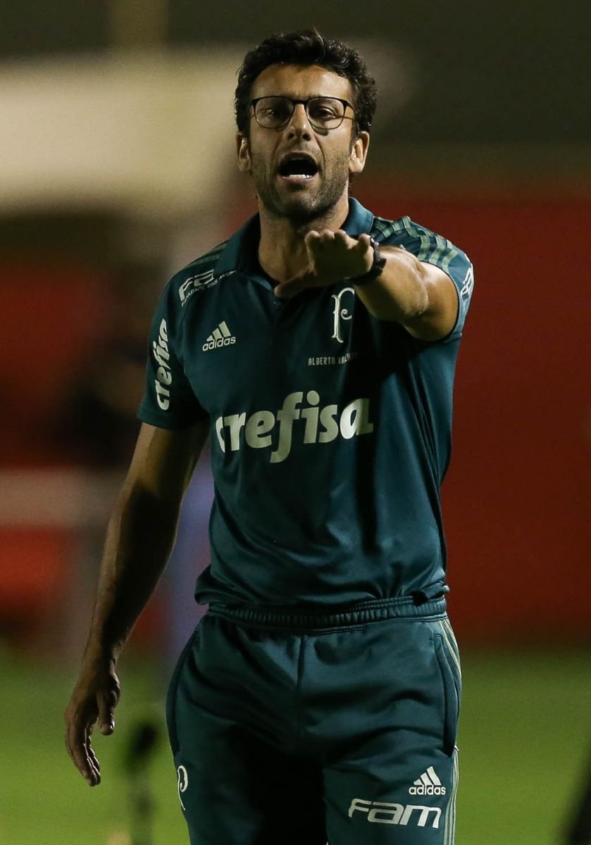 Valentim avalia atuação do time após derrota e projeta reação contra Flamengo