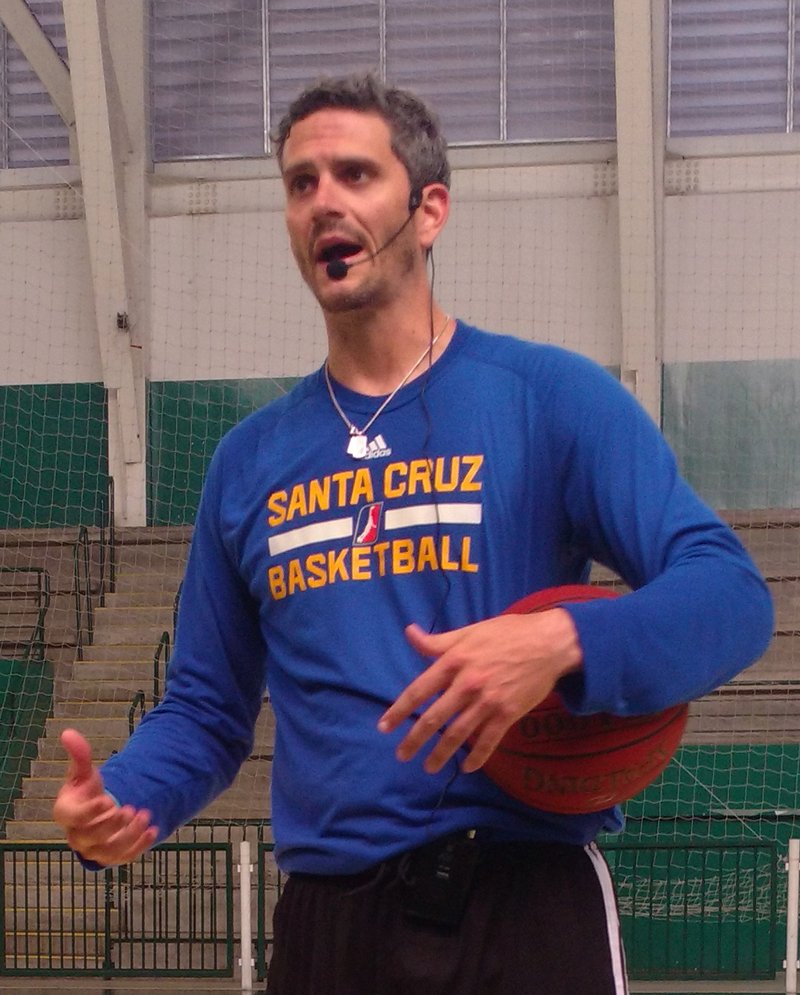 Palmeiras sedia clínica da Liga Nacional de Basquete com treinador da NBA