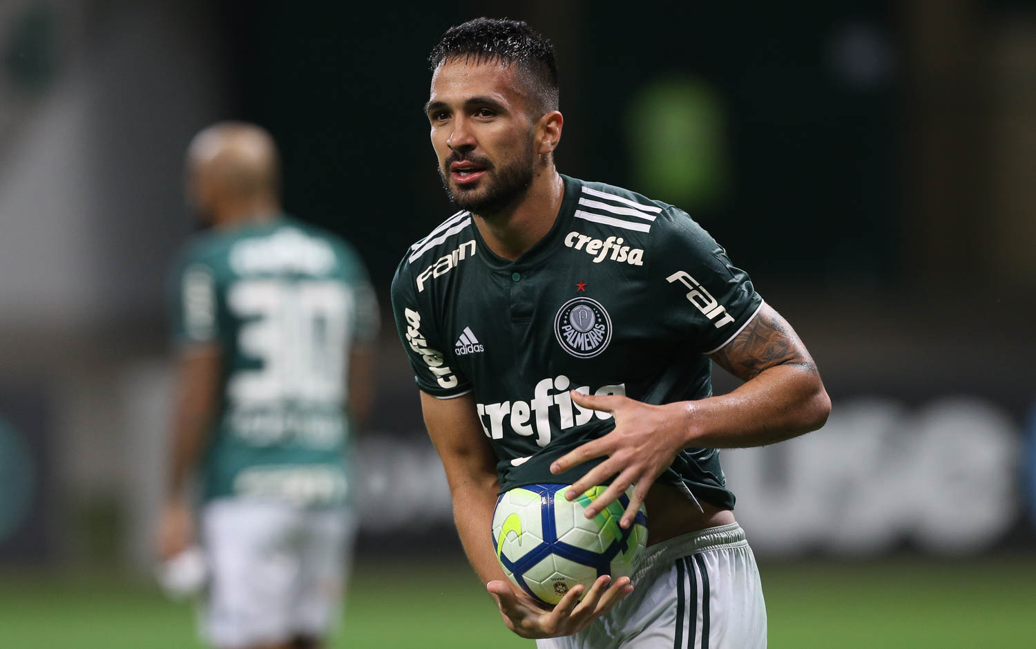 Cesar Greco/Ag. Palmeiras/Divulgação_O zagueiro Luan usou a faixa de capitão na vitória sobre o Corinthians