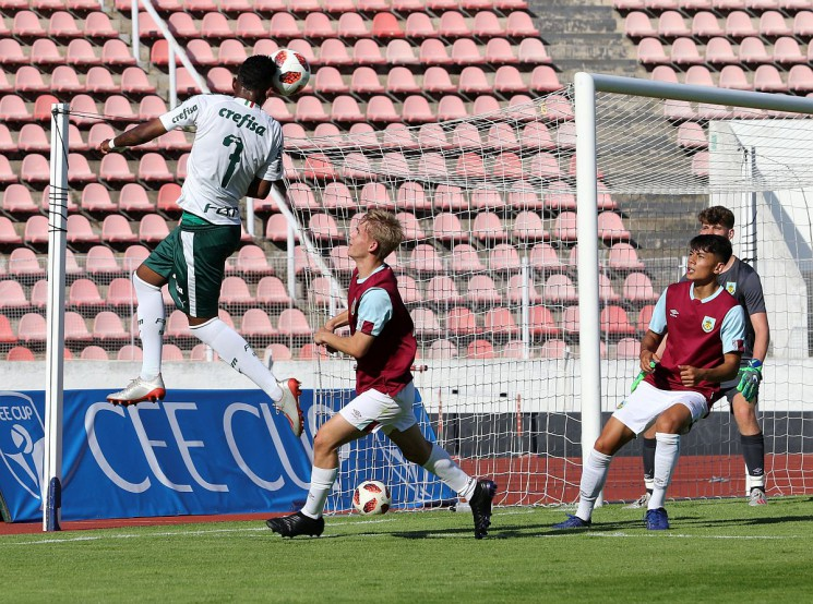 Sub-20 estreia com vitória sobre o Burnley em torneio na República Tcheca