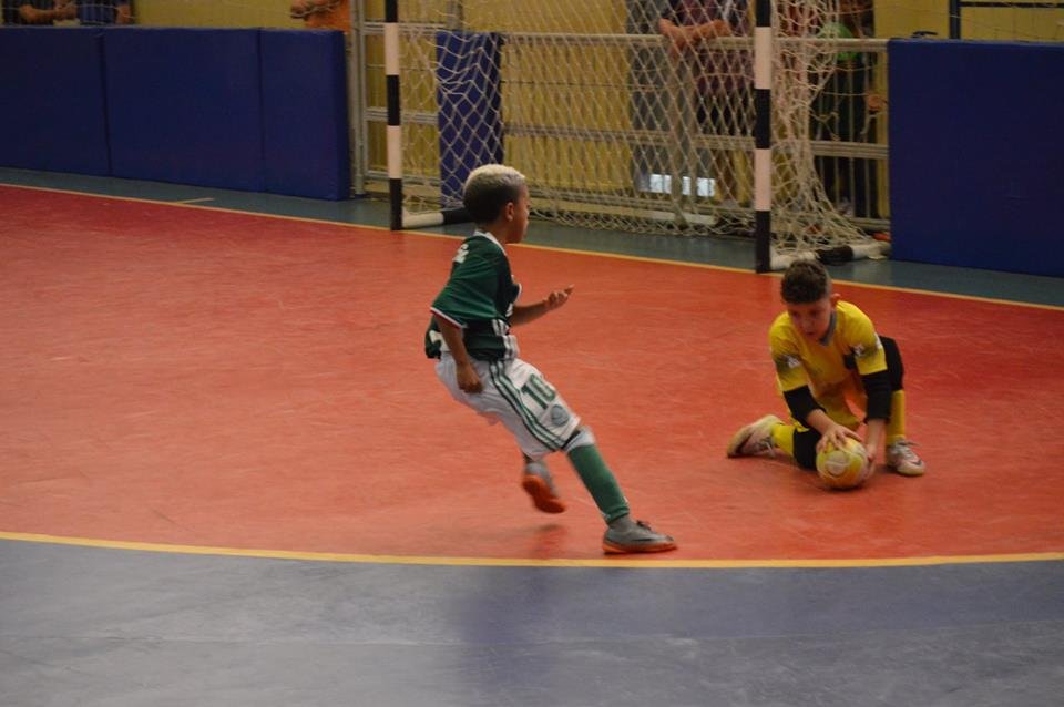 Sub-9 goleia Santos e mantém Verdão na disputa do título por clubes do Estadual