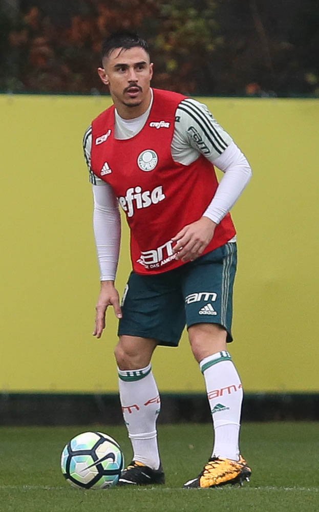 Elenco faz treino tático e realiza ensaios em preparação para o Choque-Rei